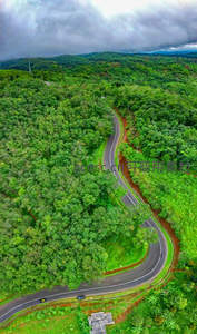 雨林盘山公路，绿意盎然曲径通幽