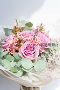 淡紫色玫瑰花束配尤加利叶清新雅致