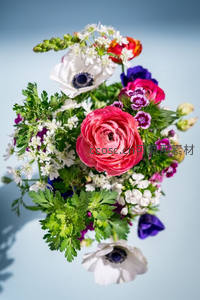 多彩花束的俯拍视觉盛宴