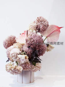 粉紫调干花艺术插花，优雅花艺作品