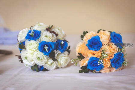 蓝白与橙蓝双色婚礼手捧花