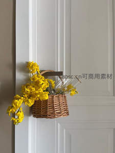 门把手上的春日花篮