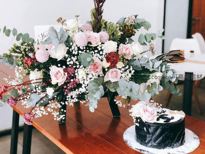 精致婚礼花艺与黑天鹅绒蛋糕浪漫相伴