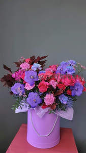 紫色礼盒花束，浪漫满溢的视觉盛宴