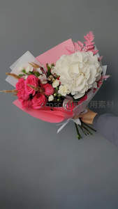 粉白相间花束温柔献礼