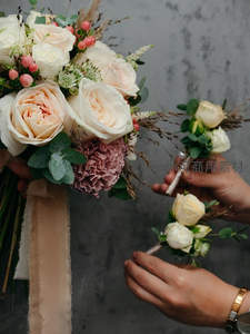 婚礼手捧花与腕花特写展示