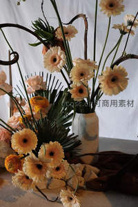 雅致花艺静物，自然与艺术的完美融合