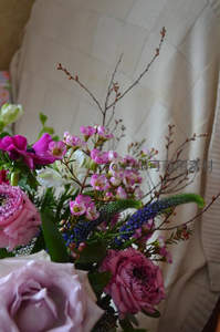 粉紫系花束特写，柔美细腻如梦似幻