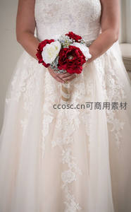 红白玫瑰捧花特写