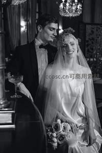 黑白复古婚礼照，新娘笑容灿烂动人