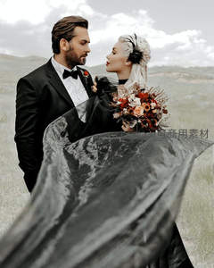 草原上黑白婚纱情侣对视