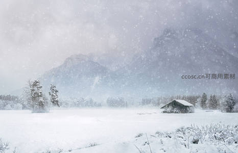 雪山脚下小屋静谧，雪花飘洒如诗