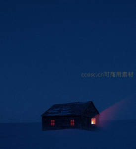 雪夜孤屋暖光穿透寒寂