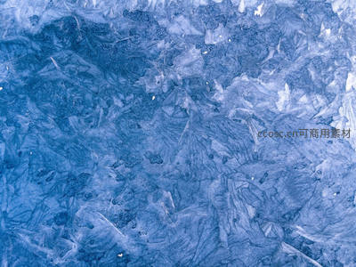 冰面霜花纹理细腻，蓝调梦幻