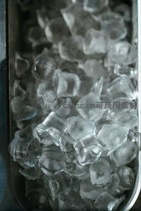 冰块堆叠，晶莹剔透的清凉感