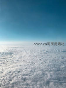 高空俯瞰无垠云海，蓝天如洗