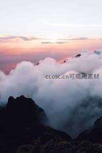 山巅云海日出染粉霞满天