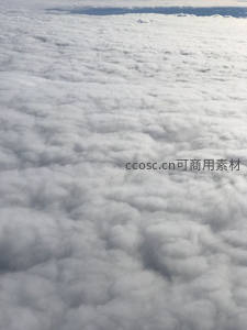 云海无垠，俯瞰天地间的纯净世界