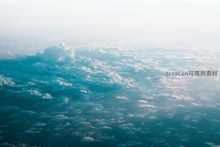 蔚蓝云海如梦似幻，高空俯瞰地球的诗意画卷