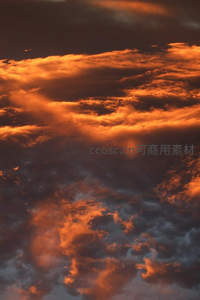 烈焰云霞燃尽天边，炽热如火