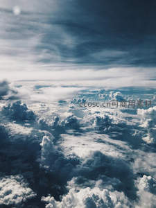 云端之上，俯瞰苍穹秘境