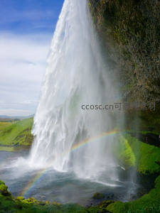 巨瀑生虹霓，绿野仙踪现人间