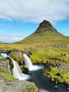 草帽山下溪流跌宕成瀑，田园风光如画