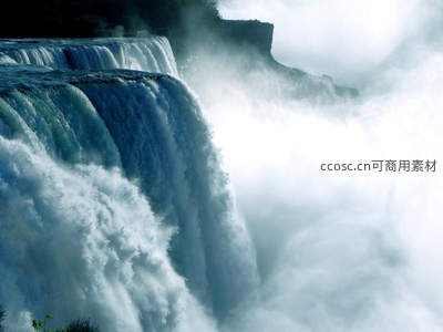 巨瀑轰鸣水雾弥漫气势磅礴