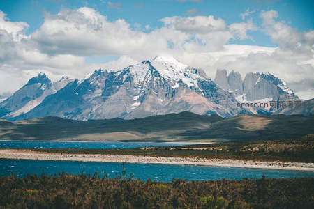 雪山湖泊壮丽风光