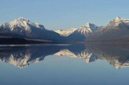 雪峰碧水天水相接