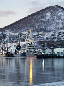 雪港教堂静谧冬日