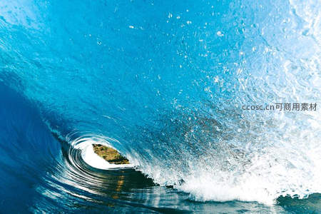 浪管之中窥见绿岛，水天一色