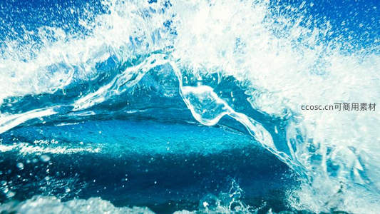 深蓝巨浪内部的奇幻水世界