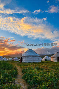 草原蒙古包在夕阳下熠熠生辉