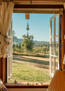 窗内看窗外山野田园的宁静午后