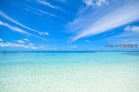 碧海蓝天无垠，清澈见底的天堂之境