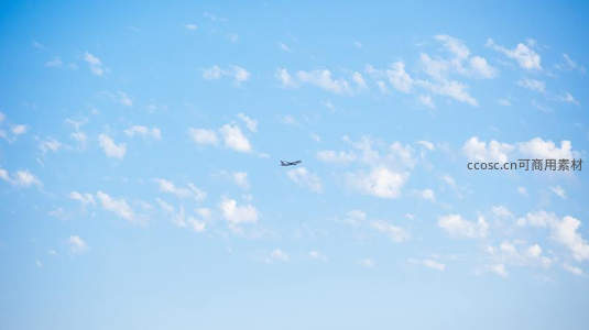 孤机穿云万里晴空无垠