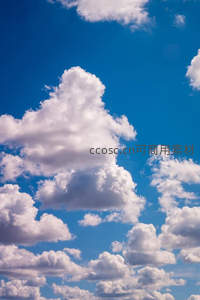 蓝天白云朵朵飘，晴空万里好心情