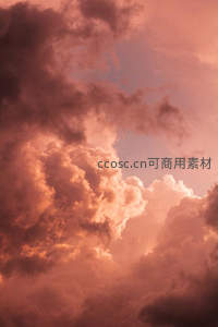 晚霞染红的云朵