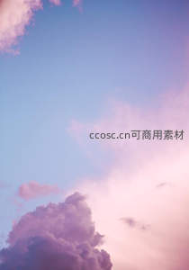 粉紫云朵飘浮蓝天如梦似幻