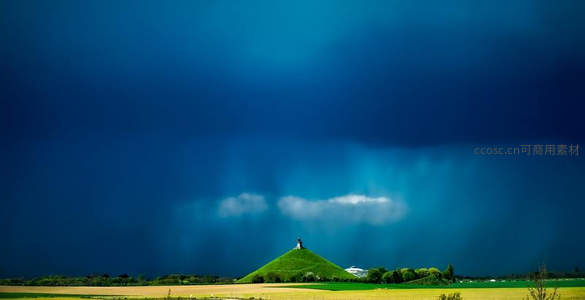 孤峰之上，风雨欲来