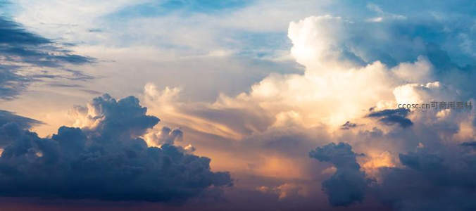 夕阳穿透云层洒下金色光辉