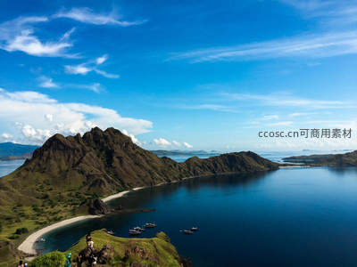 海岛山峦与碧海蓝天的壮丽航拍