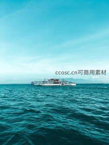 碧海孤舟远行去，天水一色共澄明