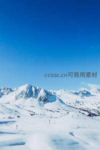 雪域高原晴空万里，缆车穿梭银装世界