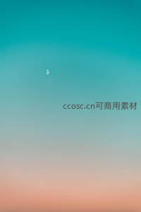 新月悬于渐变色宁静天空