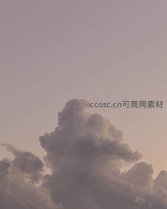 暮色中蓬松云朵特写