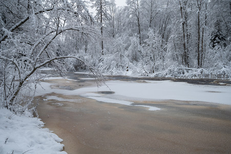 冰河穿林雪野苍茫天地阔