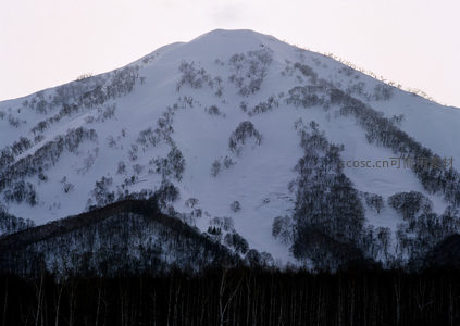 雪山之巅苍茫远景