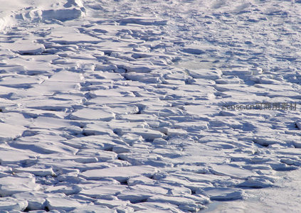近景冰层龟裂形态特写